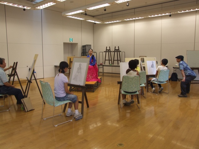 美術工芸ワークショップ『夏休みデッサン教室』