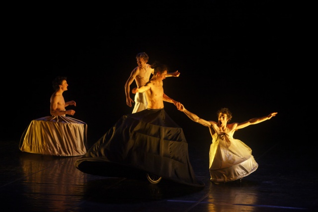 サーカスカルテット カレ・キュリユー 『シルク・ヴィヴァン！』