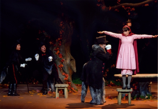 円・こどもステージ　音楽劇『赤ずきんちゃんの森の狼たちのクリスマス』