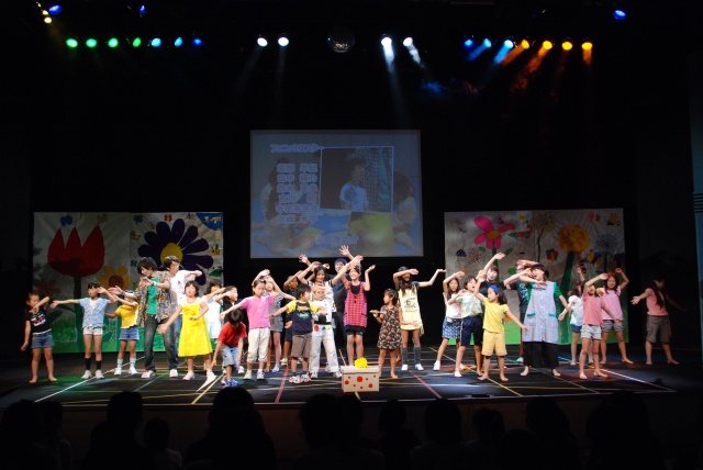 キラリ☆サマーキッズワークショップ2010　『ステージきっず～えんげきやダンスを楽しむ～』