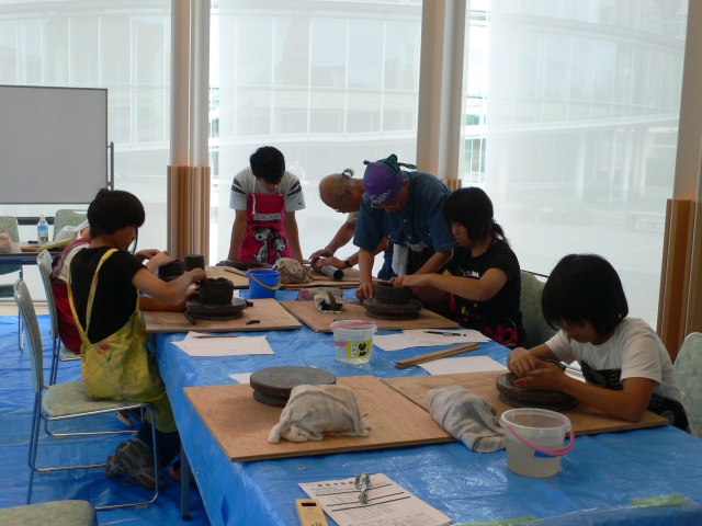 美術工芸ワークショップ『夏休み陶芸教室』